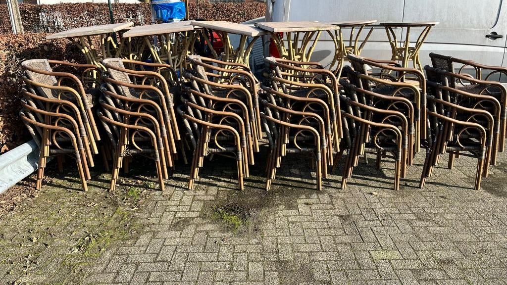 Partij terras stoelen -en tafels, Ophalen