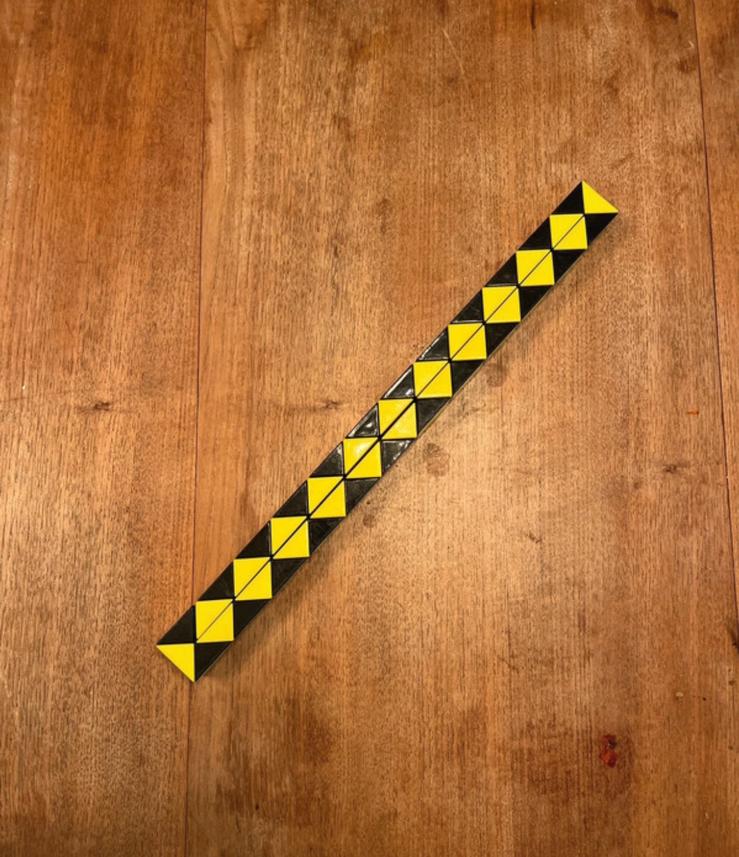 Rubiks twist geel, Ophalen of Verzenden, 10 tot 50 stukjes, Zo goed als nieuw, 2 tot 4 jaar