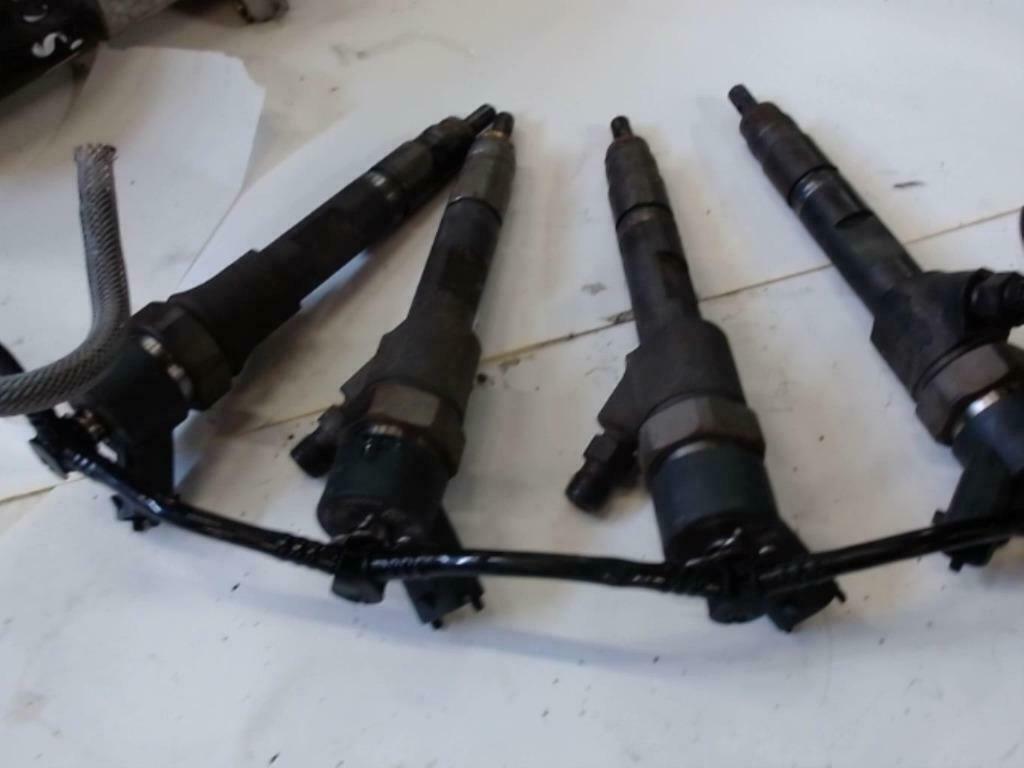 injecteur 1  bosch RENAULT 1.9 L DCI - 0445110110b 820010027, Autos : Pièces & Accessoires, Moteurs & Accessoires, Enlèvement ou Envoi