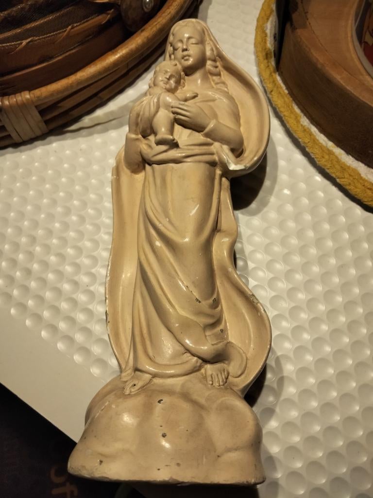 Mariabeeld met kind in gips.kunstenaar.Guelfi.Art deco., Enlèvement