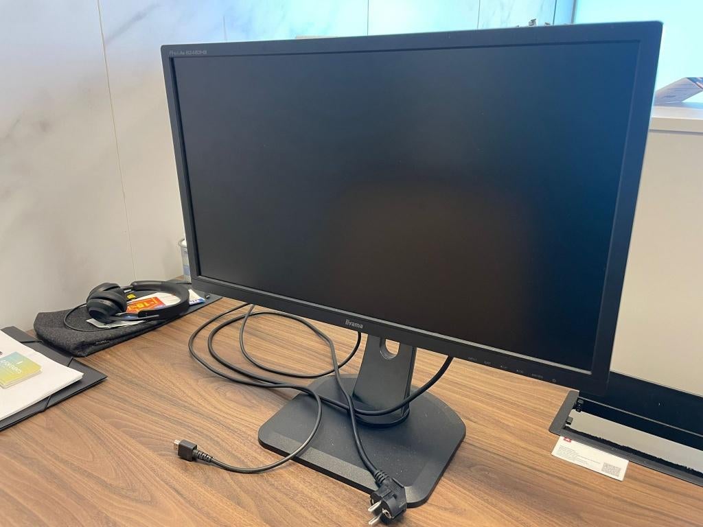 2 schermen: iiyama ProLite 24” LED LCD-monitor, €80/stuk, Computers en Software, Overige Computers en Software, Zo goed als nieuw