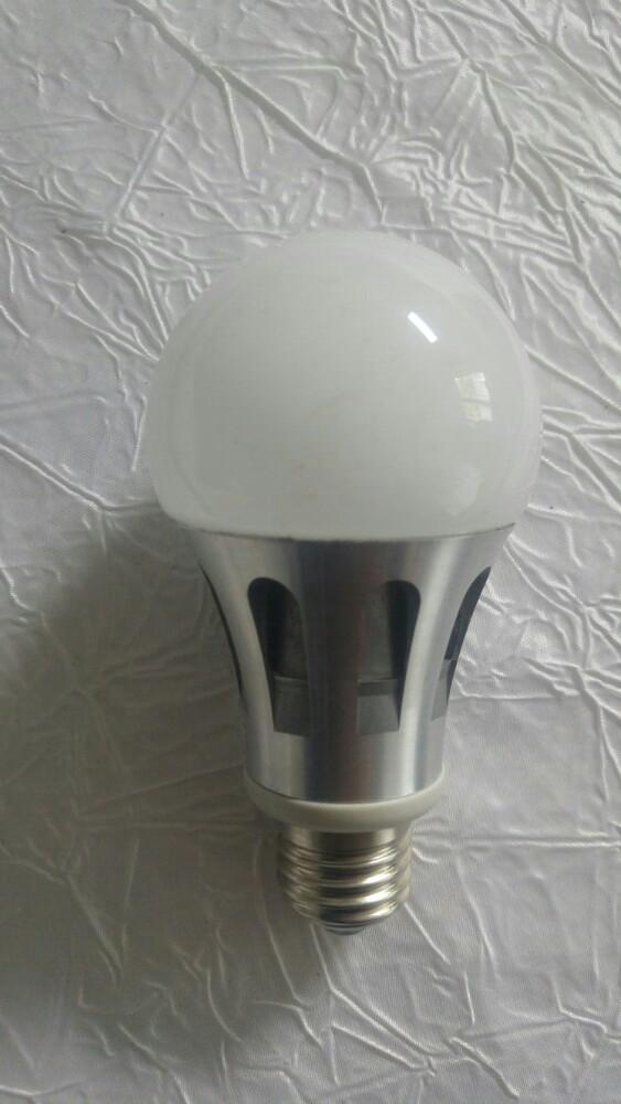 Lampe 4w à dissipation thermique en aluminium fraisé 2009, Enlèvement ou Envoi, Comme neuf, E27 (grand), Moins de 30 watts