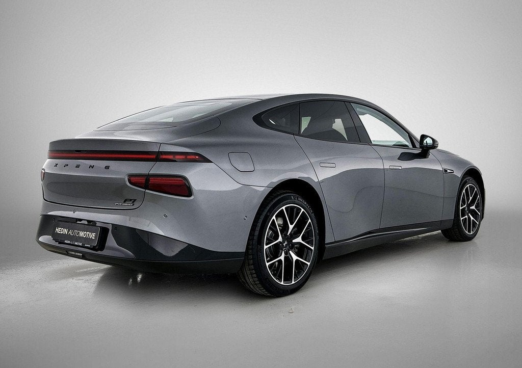 Xpeng P7 AWD Performance BEV 86KWH AWD, Auto's, XPENG, 4 deurs, Stof, Gebruikt, 473 pk