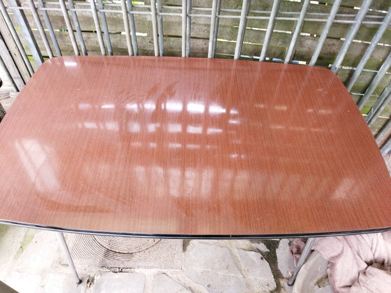 Belle table vintage et 4 chaises  novalux, Antiquités & Art