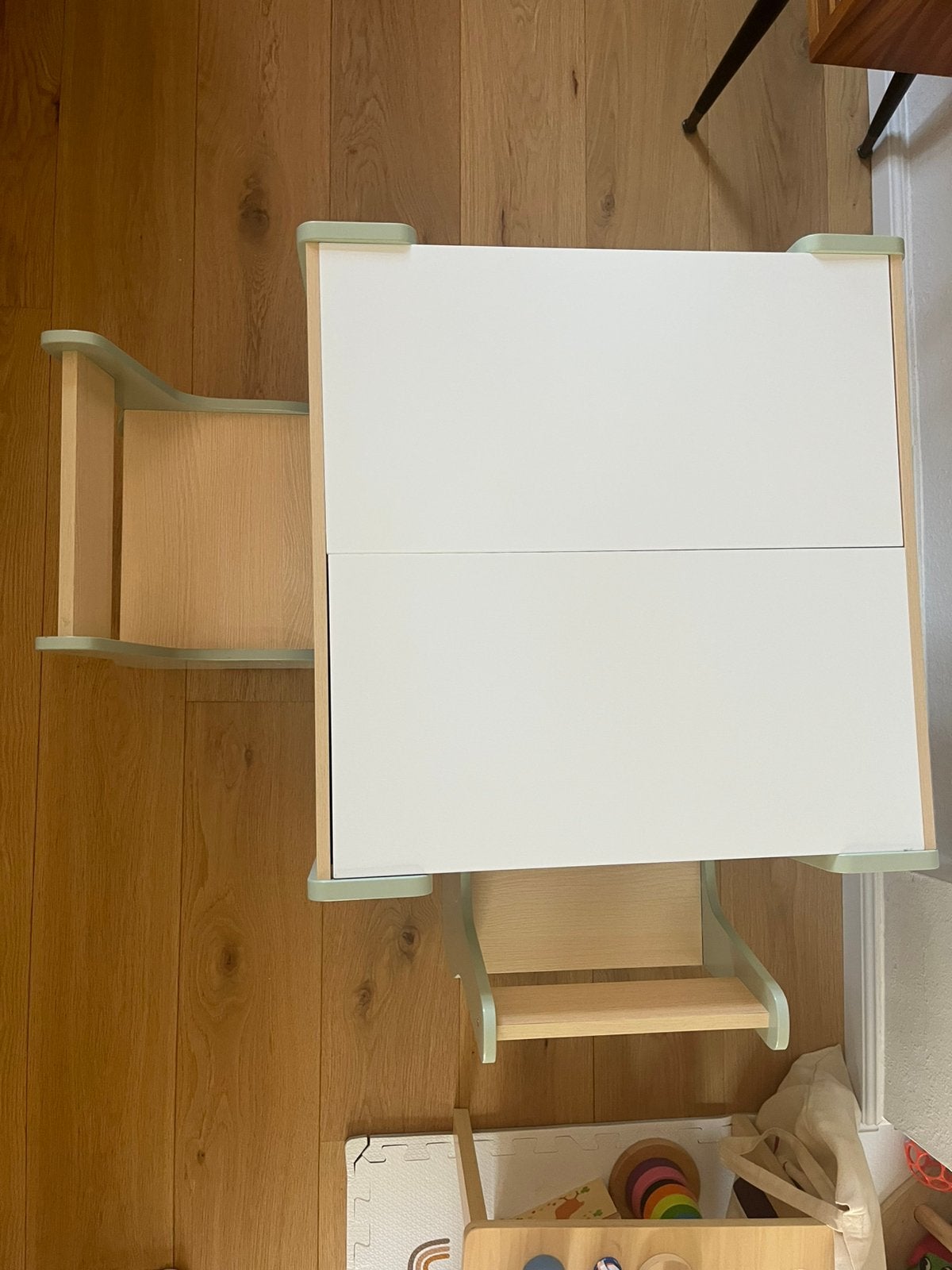 Tafel met 2 stoeltjes, Kinderen en Baby's, Speelgoed | Speeltafels, Ophalen, Zo goed als nieuw