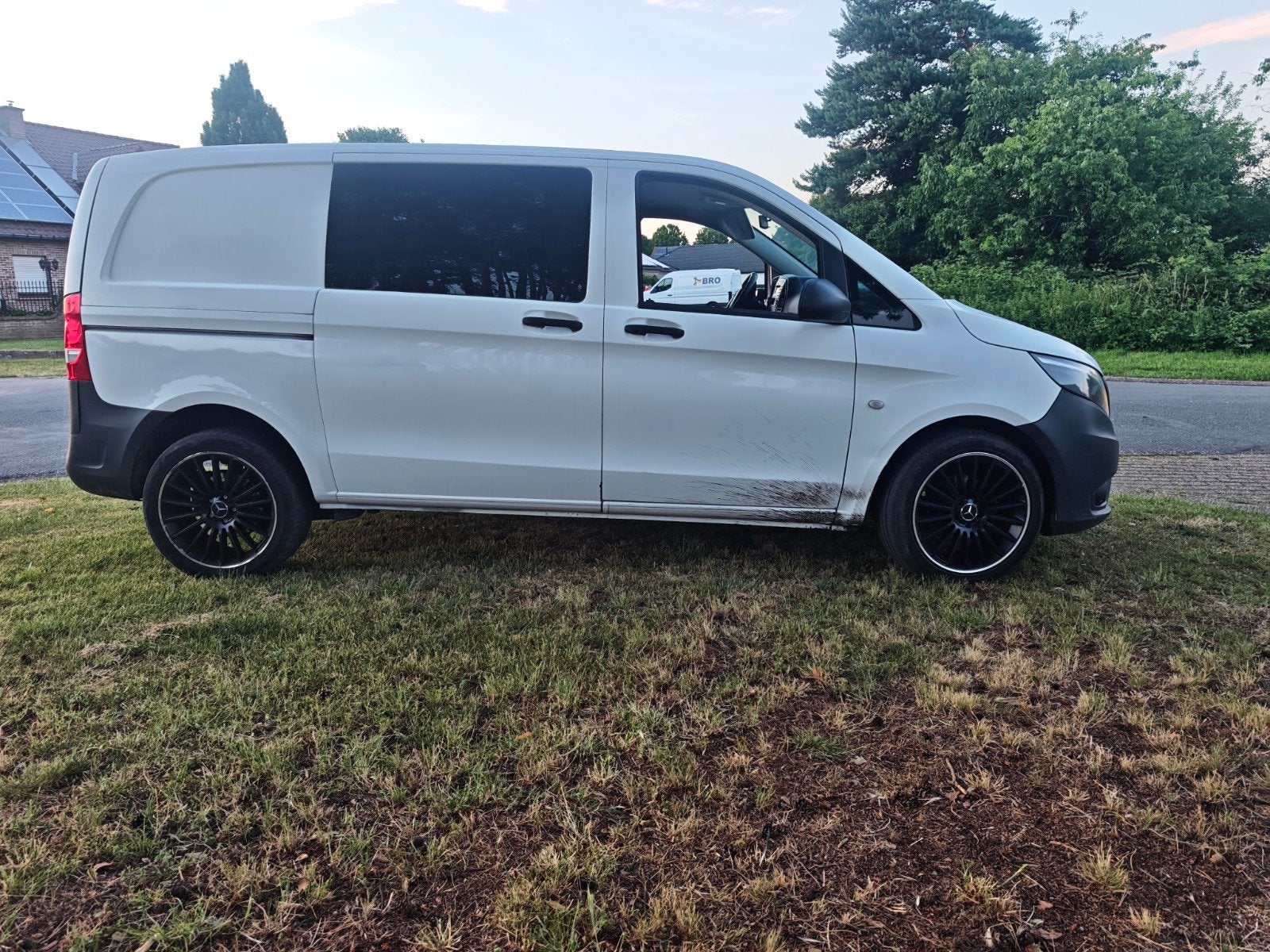 Mercedes Vito light cargo d'ici 2016 avec 208 000 km, Entreprise, 2 places, Boîte manuelle, Noir