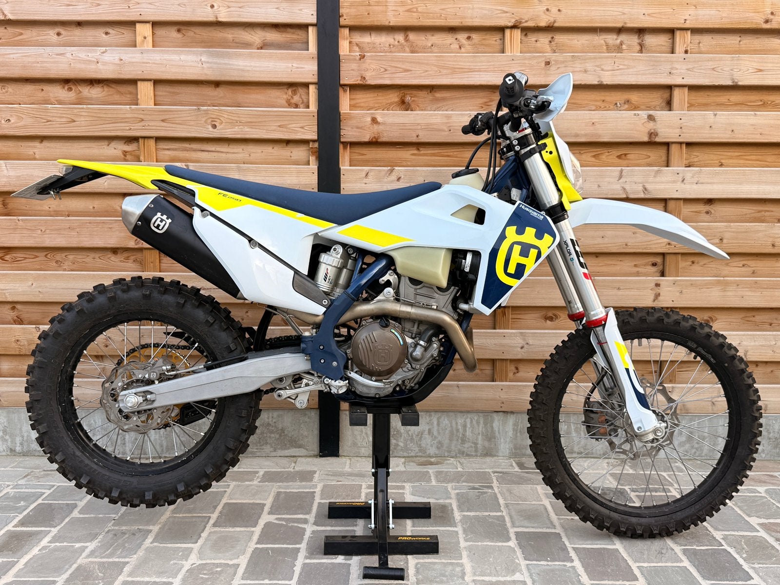 Husqvarna FE250 (2023), Motoren, 250 cc, Nieuw, Traction Control, Particulier