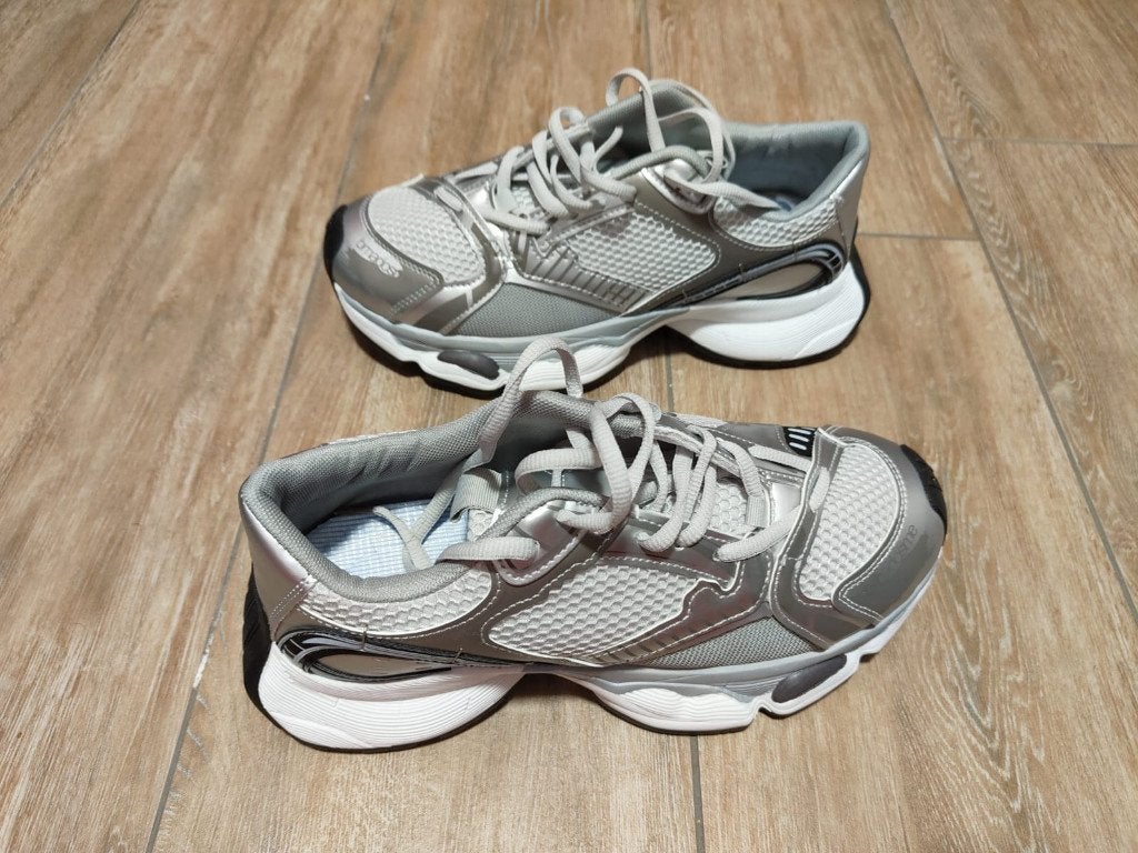 3 paar nieuwe schoenen – maat 43, Neuf, Autres couleurs, Enlèvement, Chaussures de sport