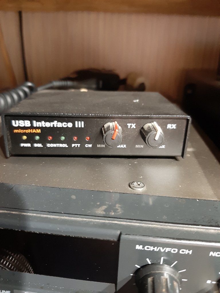 je cherche un câble pour un interface ., Télécoms, Émetteurs & Récepteurs, Enlèvement ou Envoi, Comme neuf, Émetteur et Récepteur
