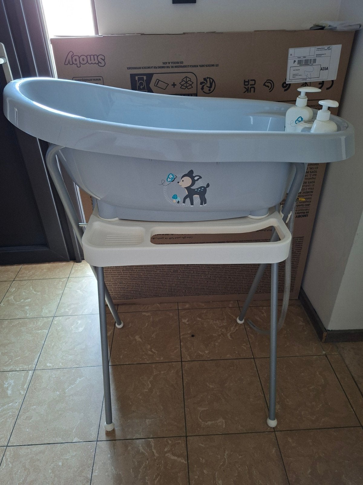 staande babybad met zitje, Ophalen, Zo goed als nieuw, Badje, Bébé-jou