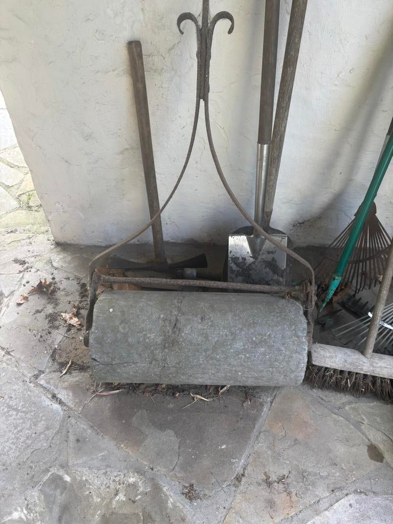 Ancien rouleau en pierre, Enlèvement