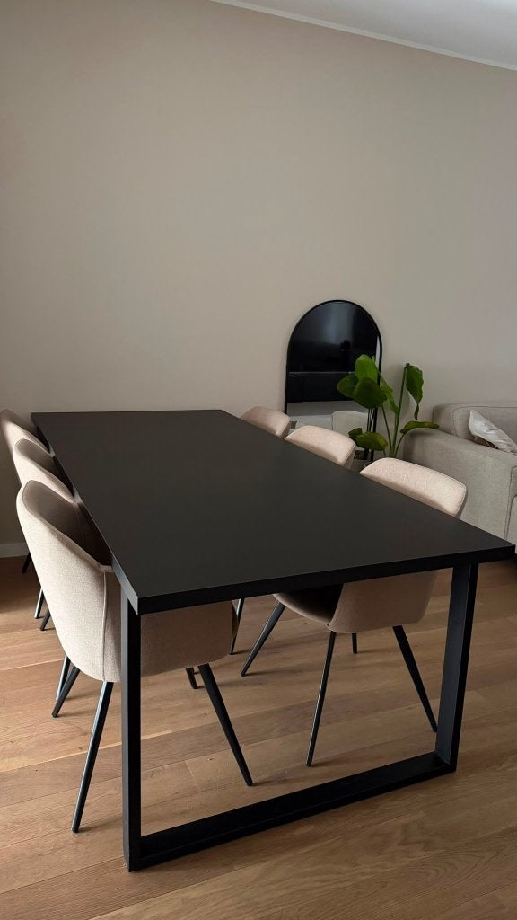 Zwarte massief houten tafel Tabu(+ evt. 6 Tilly armstoelen), Ophalen, 100 tot 150 cm, Eikenhout, Nieuw