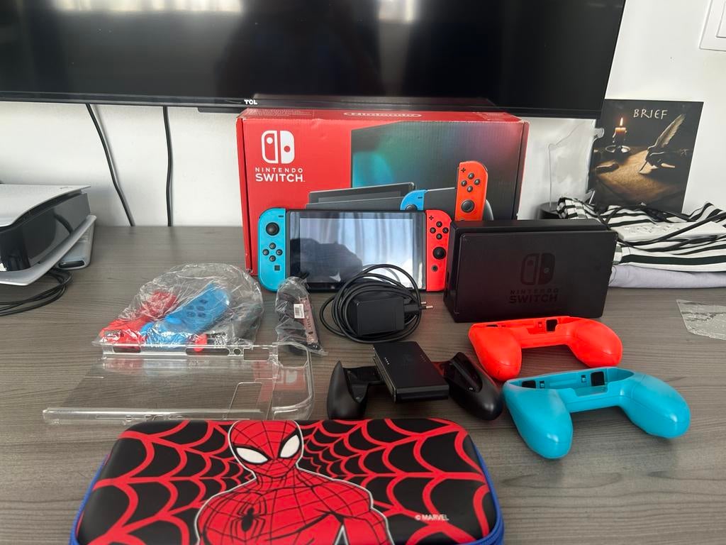 Nintendo switch met toebehoren, Ophalen, Zo goed als nieuw
