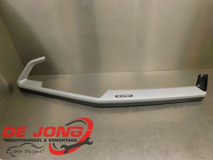 Bande décorative de tableau de bord d'un Audi Q4, -, 3 mois de garantie, Audi, Utilisé