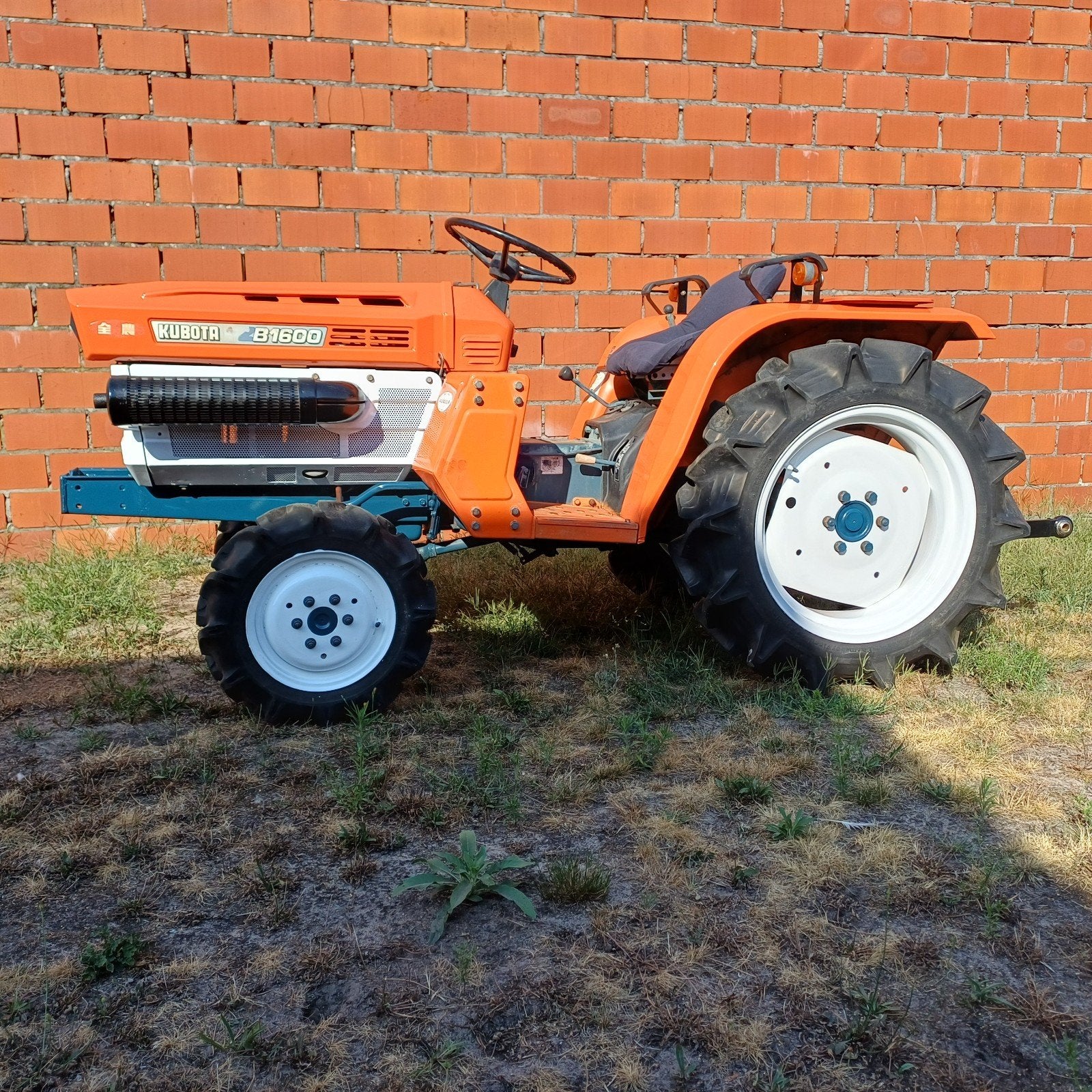 Mini-tracteur 4x4 Kubota B 1600, Articles professionnels, Enlèvement, Utilisé, Jusqu'à 80 ch, Jusqu'à 2500