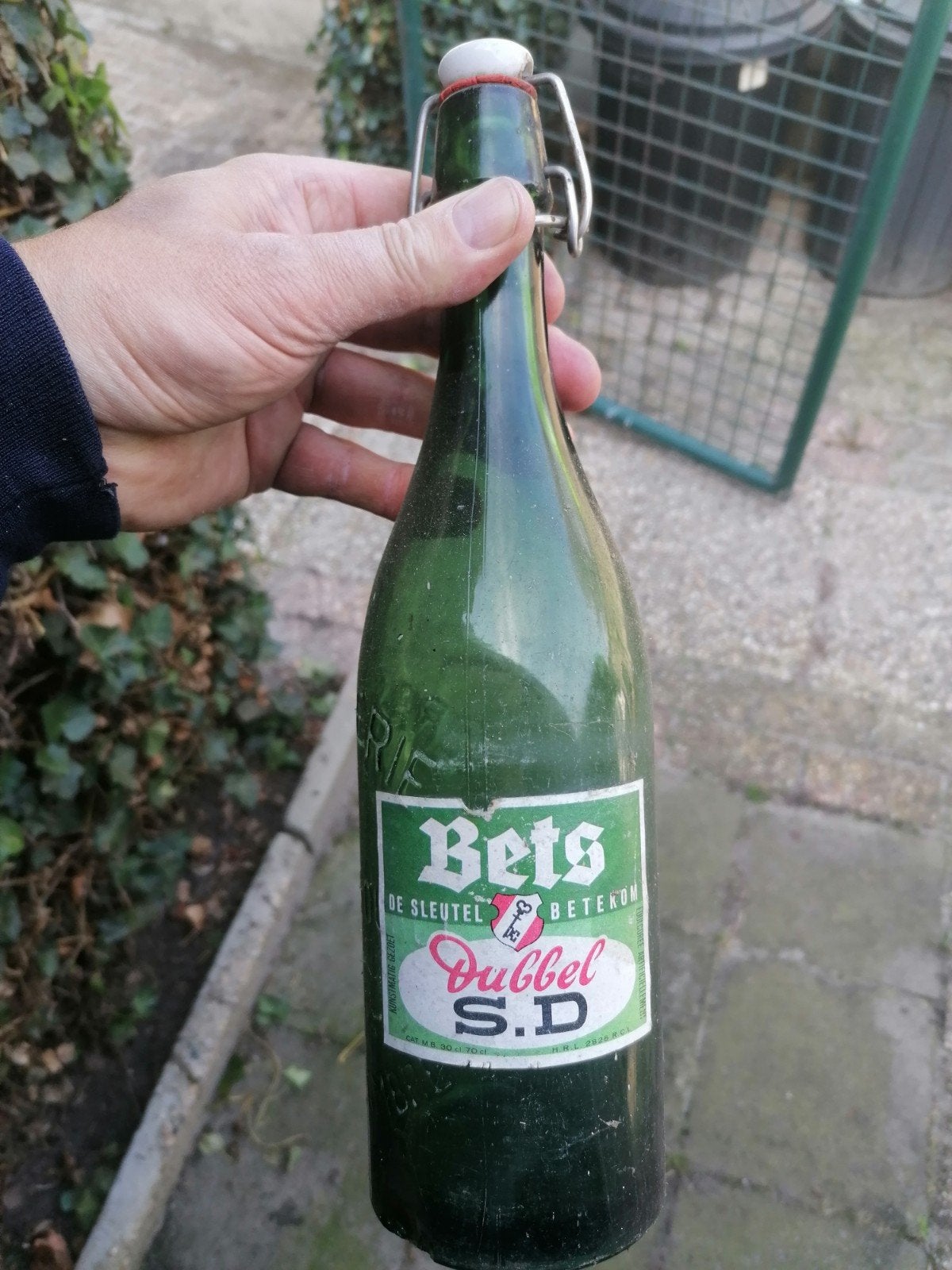 Oude bierfles De Sleutel-Betekom., Verzamelen, Ophalen of Verzenden