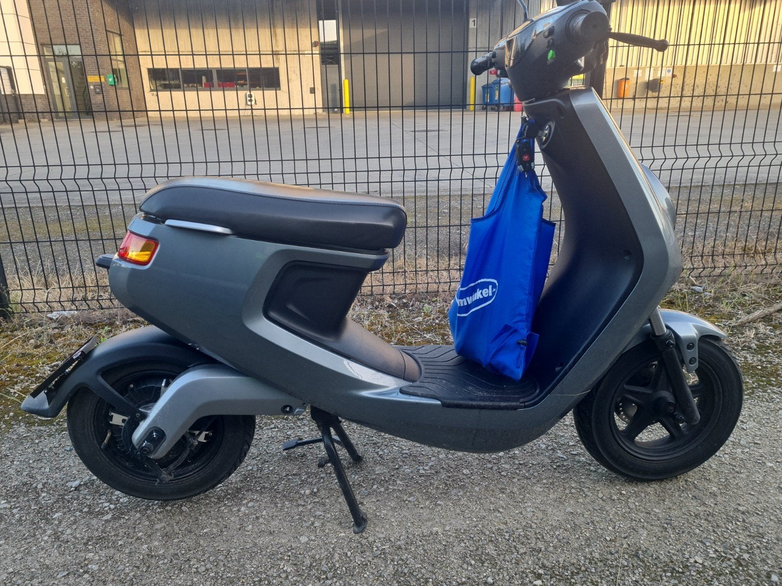 NIU A- klasse, Ophalen, Elektrisch