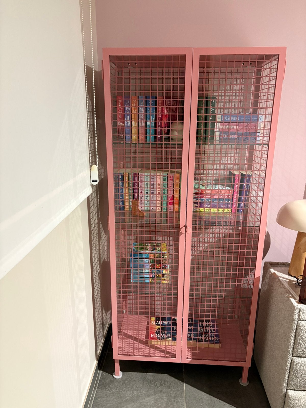 Roze Ikea vitrinekast, Ophalen, 50 tot 100 cm, Zo goed als nieuw, Glas