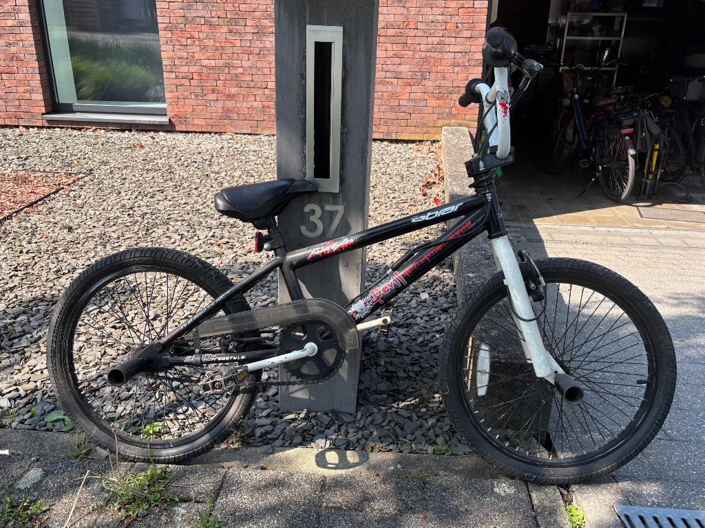 BMX Abrar Black Devil, Vélos & Vélomoteurs, Vélos | BMX & Freestyle, Utilisé, Guidon à 360°, V-brakes, Repose-pieds, Frein sur jante
