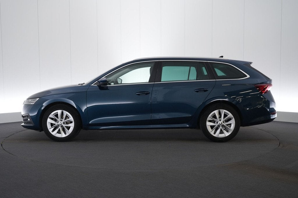(2DKE713) SKODA OCTAVIA COMBI, Autos, Skoda, Achat, Entreprise, Carnet d'entretien, 127 g/km