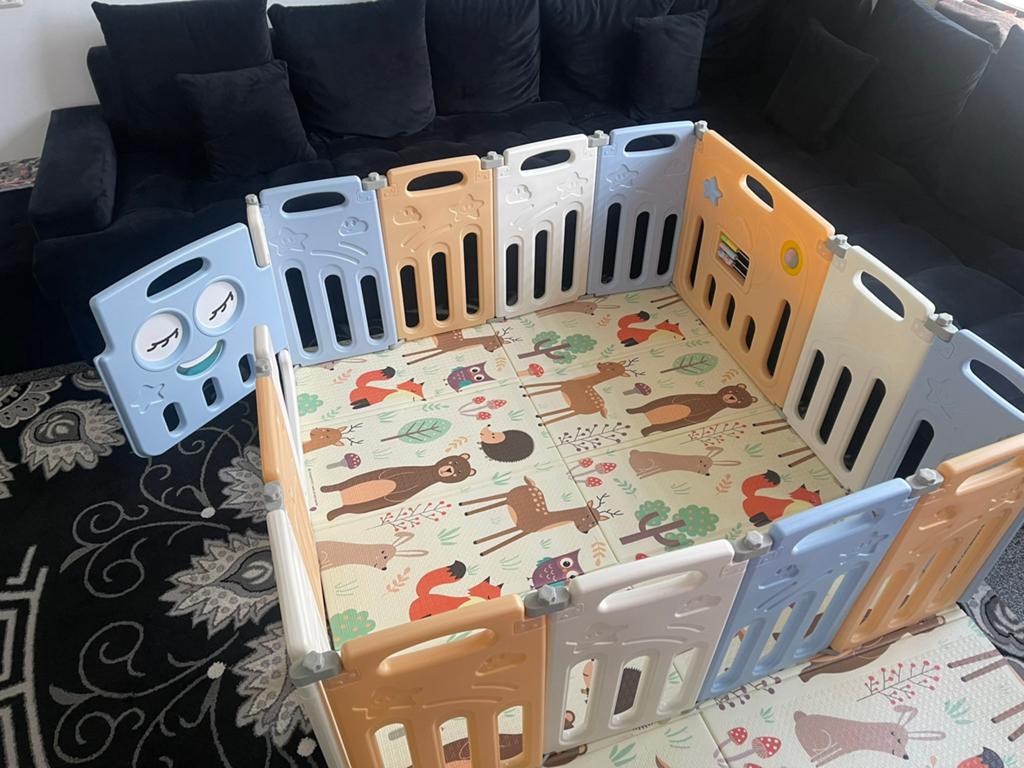Magnifique parc pour bébés, parc pour bébés avec tapis, Enlèvement ou Envoi, Comme neuf, Carré, Tapis de parc