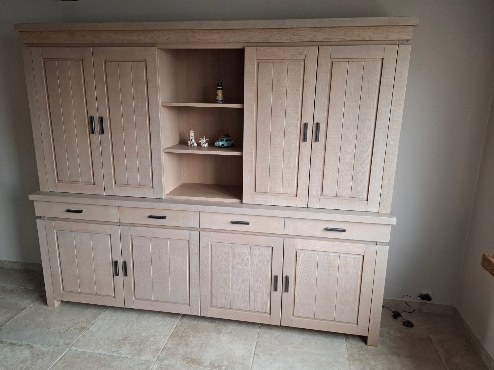 Eetplaats Kaprun buffetkast, tafel, 8 stoelen, Huis en Inrichting, Ophalen