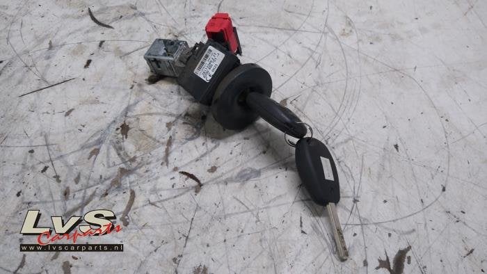 Serrure de contact + clé d'un Renault Master, Autos : Pièces & Accessoires, Autres pièces automobiles, Renault, -, 3 mois de garantie