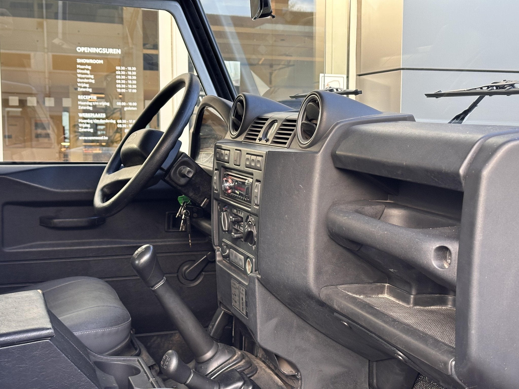 Land Rover Defender 2.2 TD4 90 (bj 2013), Auto's, 90 kW, https://public.car-pass.be/vhr/4aedc9d1-4514-49e5-b70f-fe83a488b0bf, 122 pk