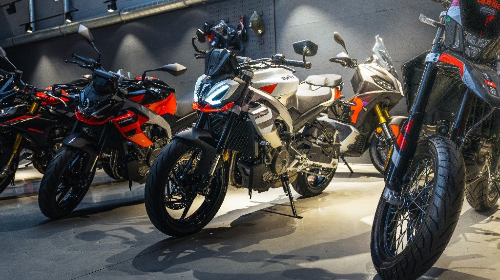 Evotech Aprilia Tuono 457 | Directiemotor | 04/2026 | 400 km, Entreprise, Occasion, ABS, 2 cylindres