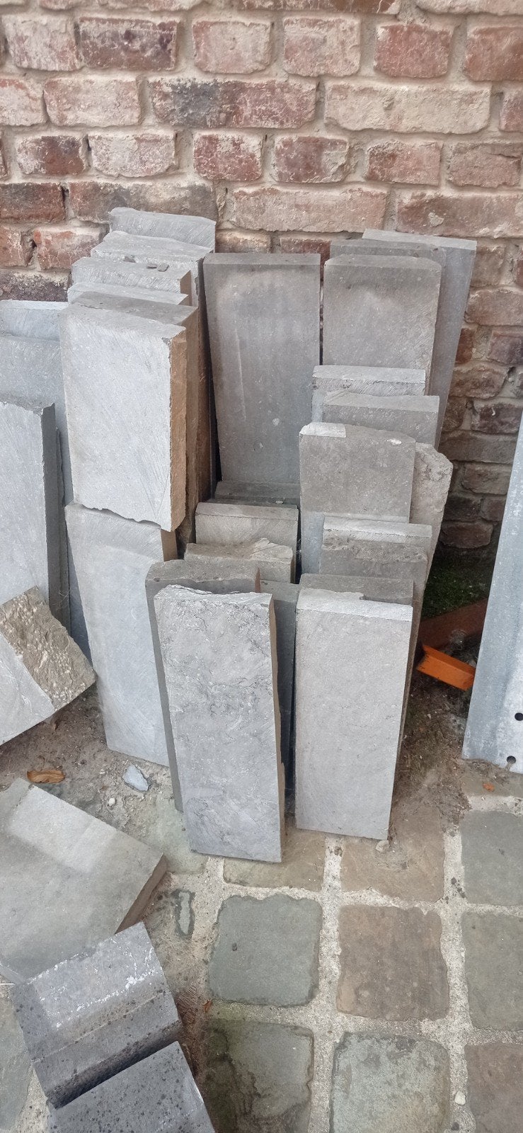 Blauwe steen 5 dik  15 breed tot 80 lang 16 meter, Doe-het-zelf en Bouw, Metselstenen, Ophalen