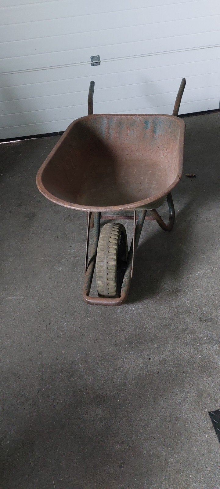 Kruiwagen met lekvrij wiel, Ophalen