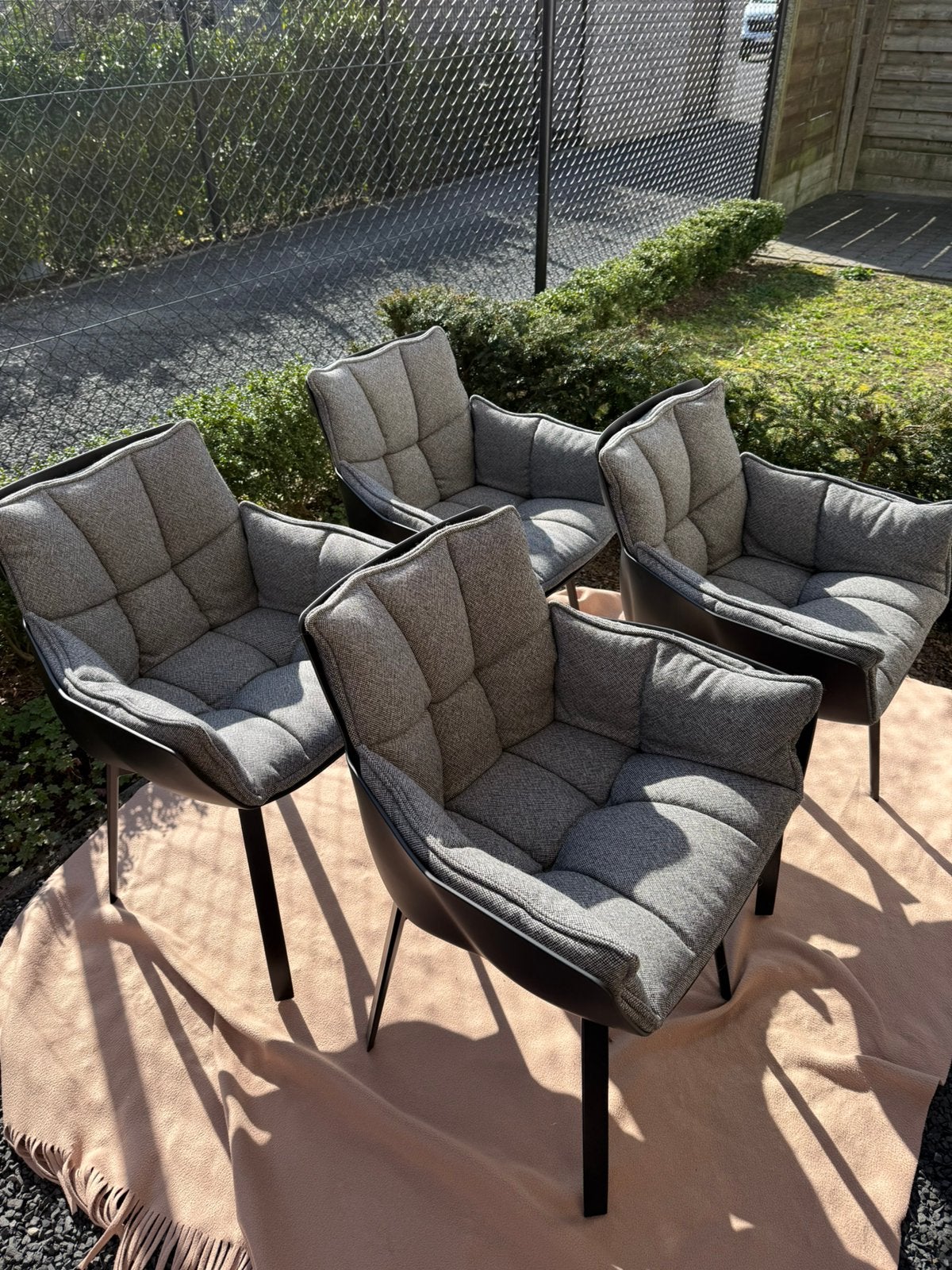 Fauteuil Husk B&B Italia Patricia Urquiola - lot de 4, Maison & Meubles, Chaises, Comme neuf, Quatre, Métal, Tissus, Noir, Enlèvement