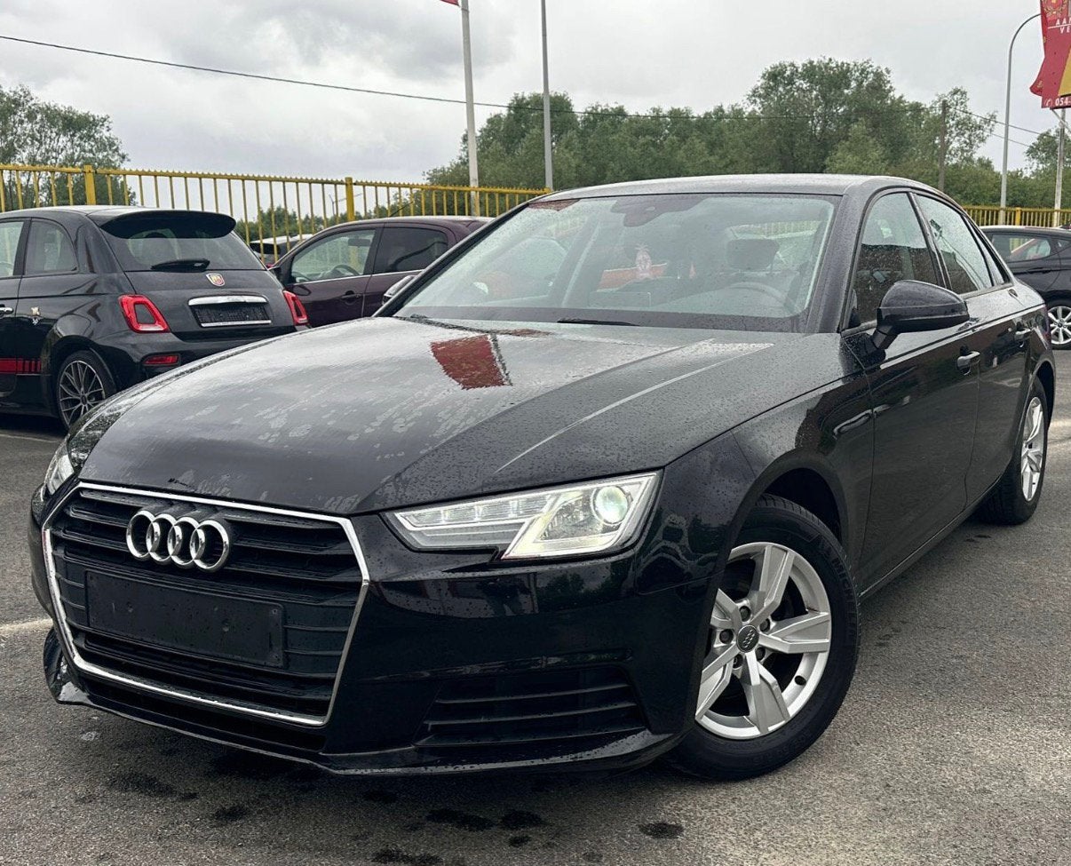 AUDI A4 2015 167000km MANUELLE + EMBRAYAGE NEUF, Auto's, Automaat, Leder, Bedrijf, Berline