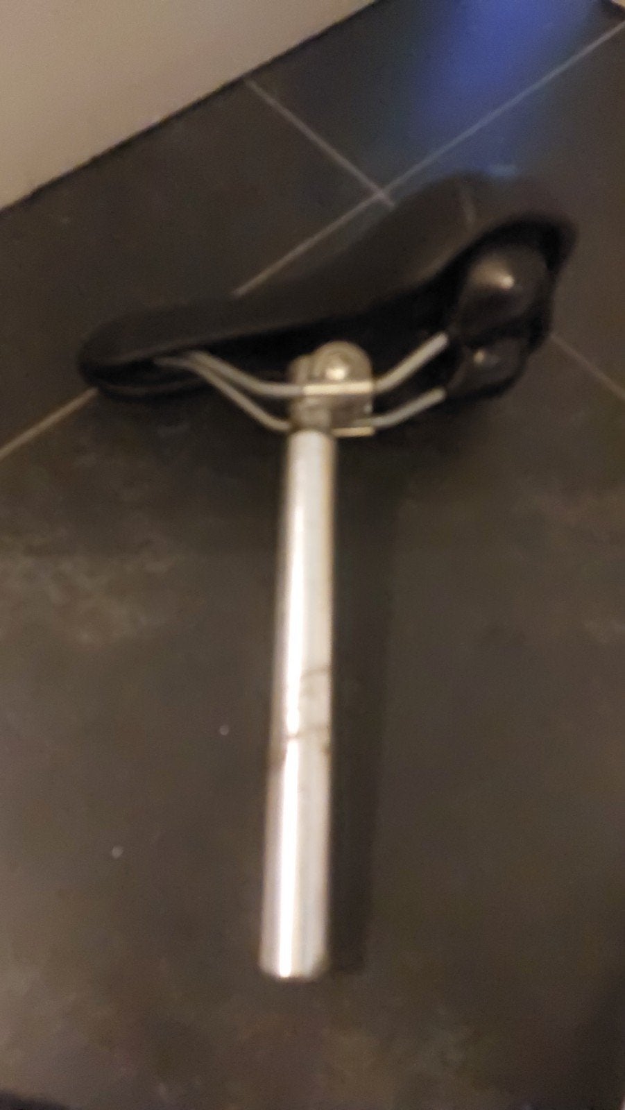 fietszadel met zadelpen, Ophalen