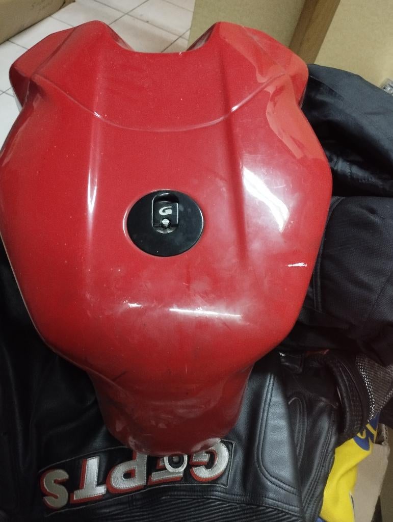 Ducati carbon benzine tank, Motoren, Ophalen, Gereviseerd