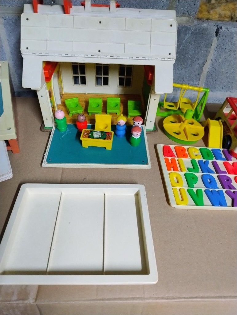 Fisher Price Vintage schooltje met héél véél gerief erbij, Ophalen of Verzenden, Gebruikt, Met geluid