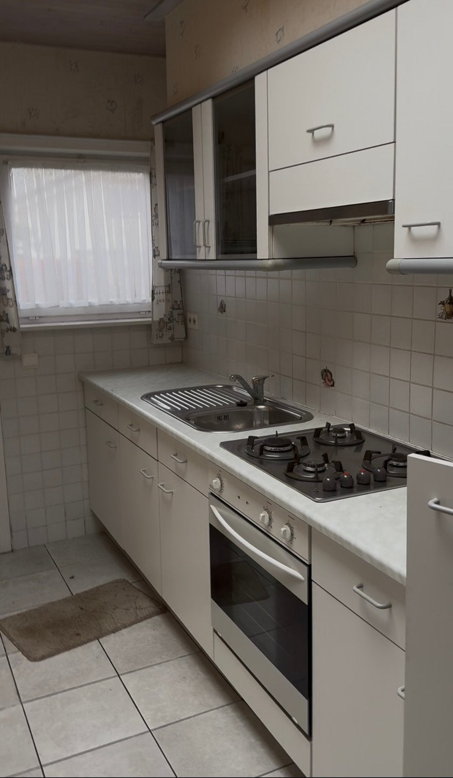 Cuisine équipée avec four, hotte frigo taque au gaz, Enlèvement, Comme neuf