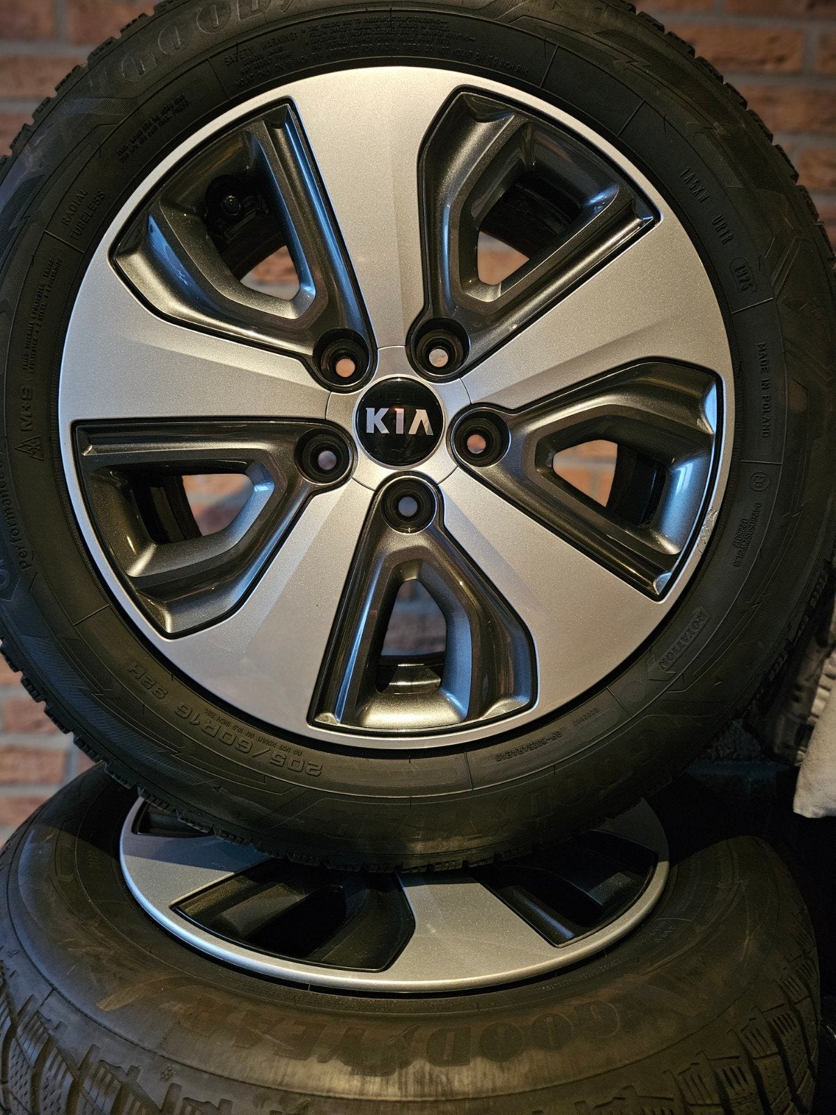 16 inch KIA Niro Winterset 5x114.3 Goodyear 8mm TPMS, Auto-onderdelen, Banden en Velgen, Ophalen, 16 inch, Banden en Velgen, 205 mm