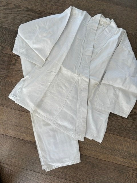 Costume de judo taille M, Sports & Fitness, Sports de combat & Self-défense, Enlèvement ou Envoi, Comme neuf, Taille M, Costume d'arts martiaux