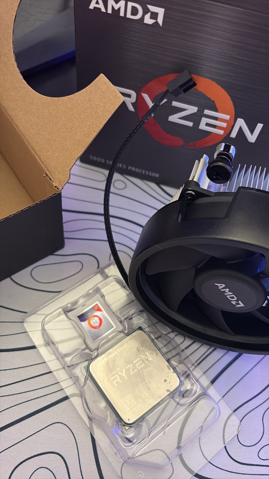 Ryzen 5 3400G incl koeler, Ophalen of Verzenden, Zo goed als nieuw