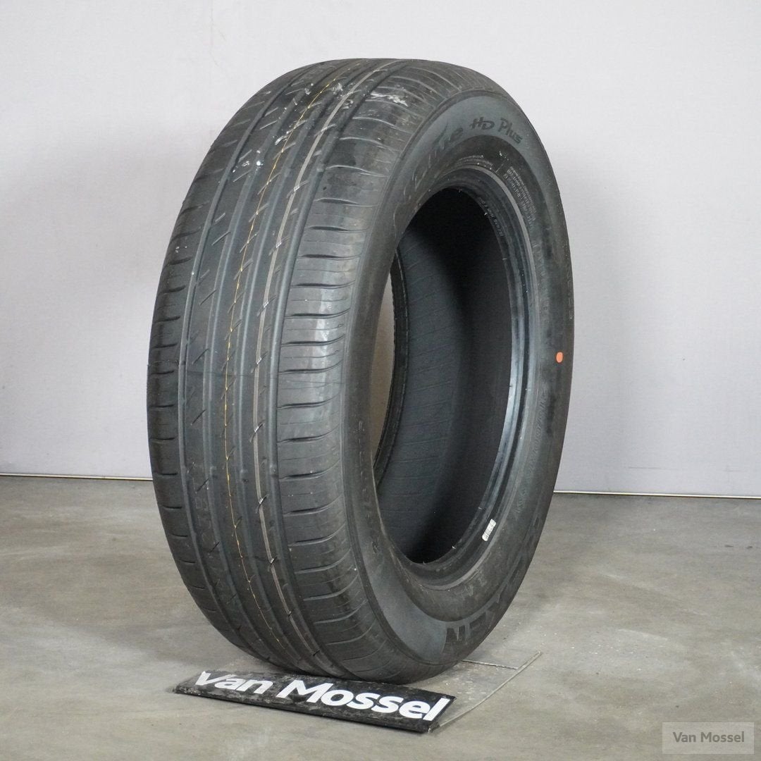 Nexen Nblue HD Plus 215/60/R16 95V, Auto-onderdelen, Banden en Velgen, -, Ophalen of Verzenden, Band(en), Zomerbanden