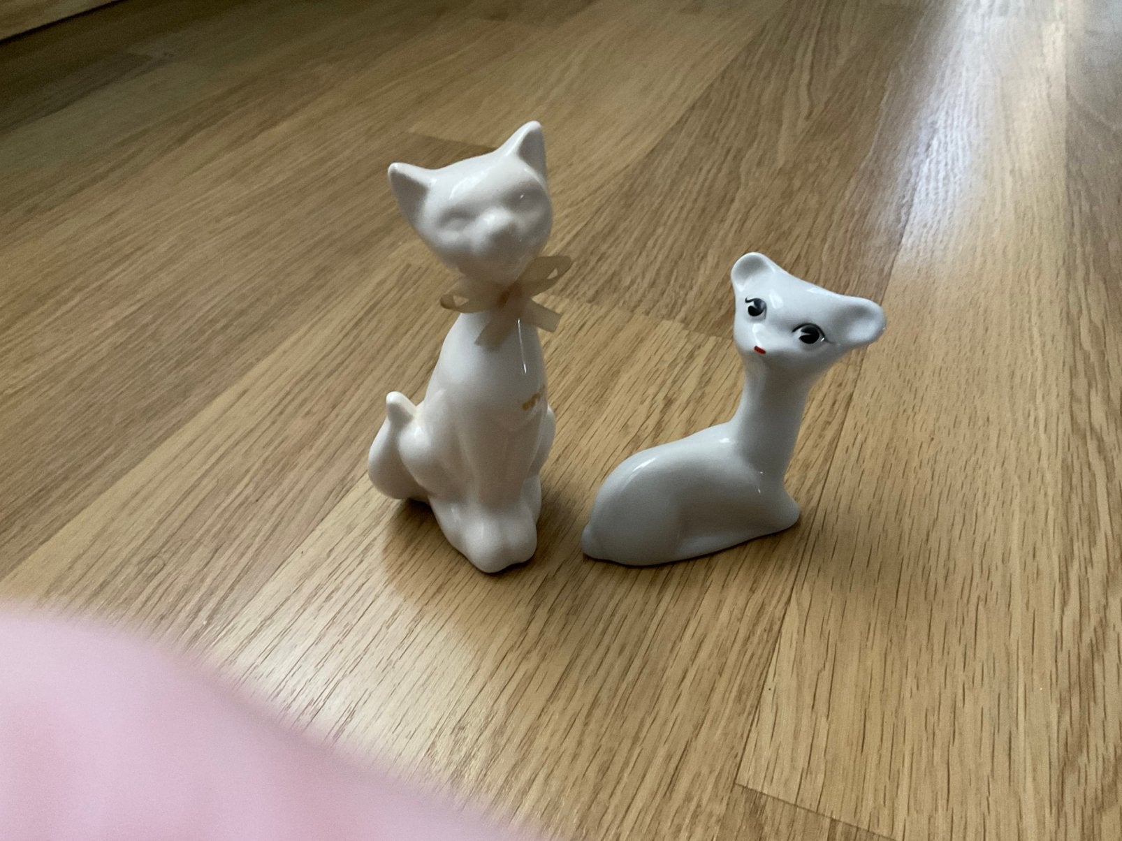 2 beeldjes poes, Ophalen, Zo goed als nieuw, Hond of Kat, Beeldje of Figuurtje