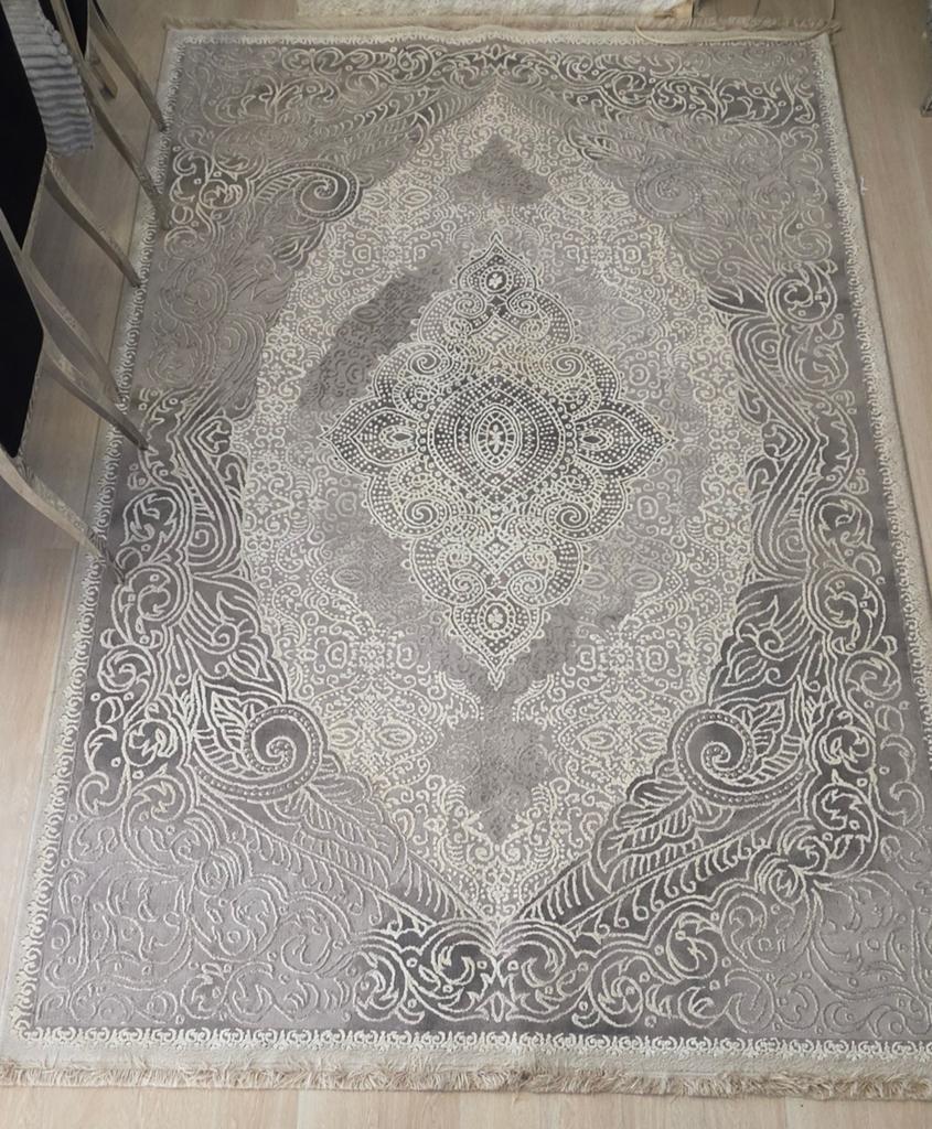 Tapijten 200x300 twee zelfde beschikbaar, Huis en Inrichting, Stoffering | Tapijten en Vloerkleden, Ophalen