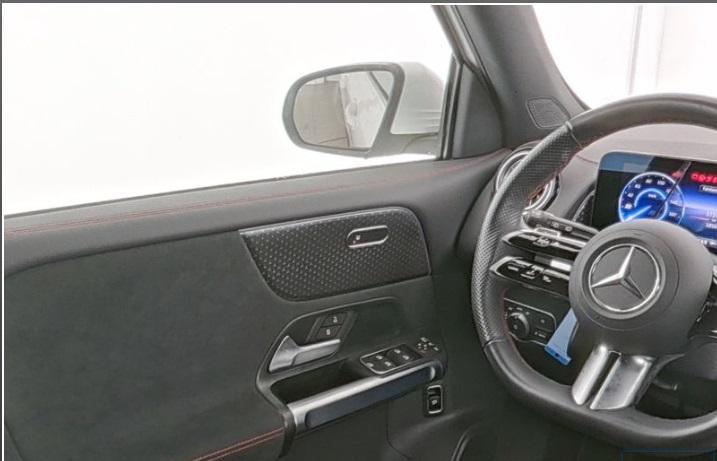 Mercedes-Benz EQB-Klasse 300 4MATIC AMG Line | Dodehoekassis, Automaat, Stof, Gebruikt, 5 zetels
