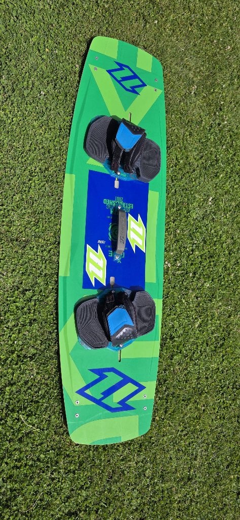Planche kite north x-ride twintip 138/41, Watersport en Boten, Kitesurfen, Ophalen, Gebruikt, Kiteboard