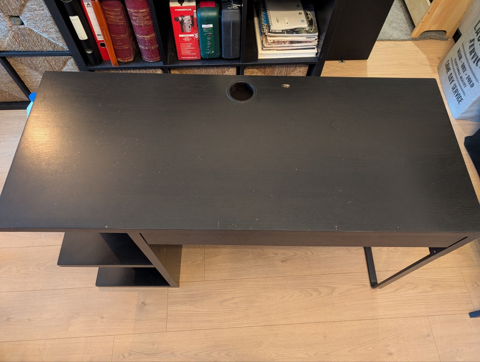 Bureau Ikea noir à donner, Maison & Meubles, Bureaux, IKEA, Noir, Bois