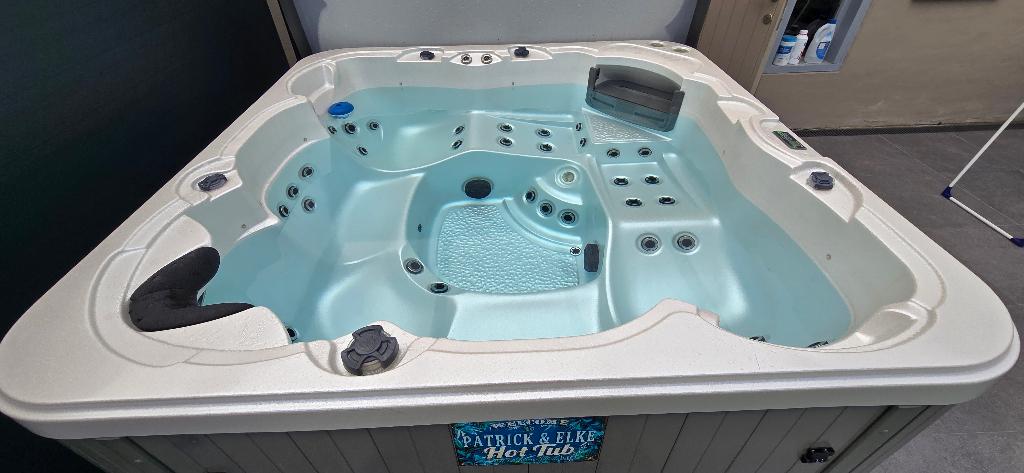 Jacuzzi, Jardin & Terrasse, Bains à remous et Spas, Enlèvement, Utilisé, Escalier, Fixé