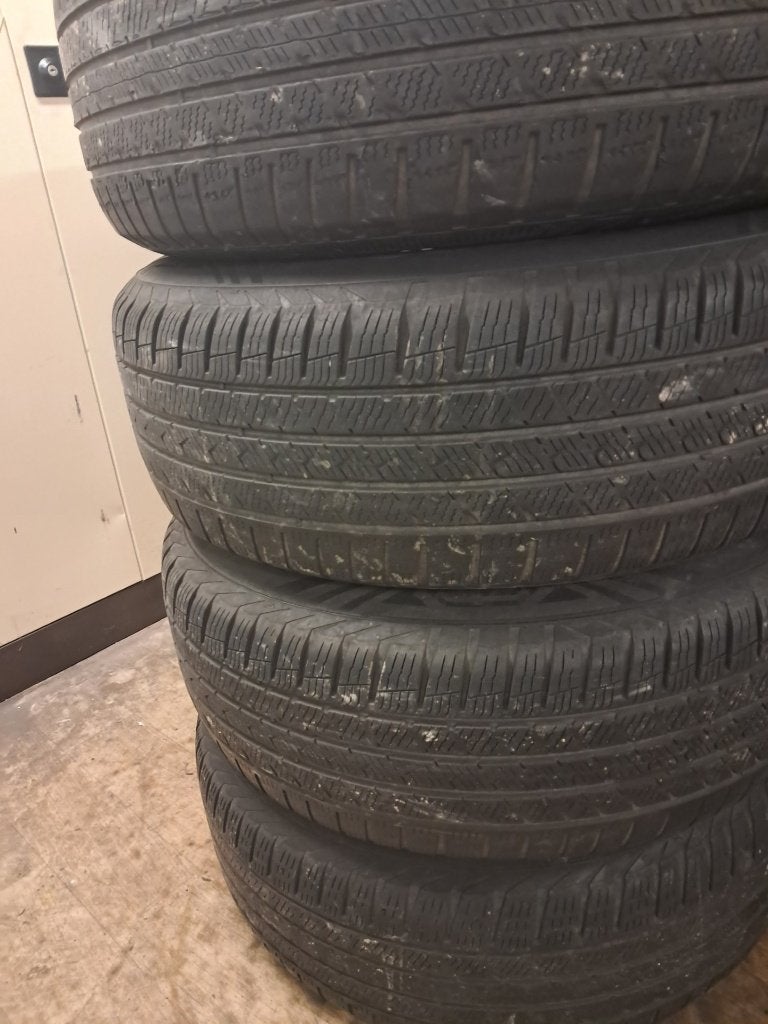 Banden 17 duim  235/ (55/65) R17, Auto-onderdelen, Banden en Velgen, Ophalen, Overige, Gebruikt, 17 inch