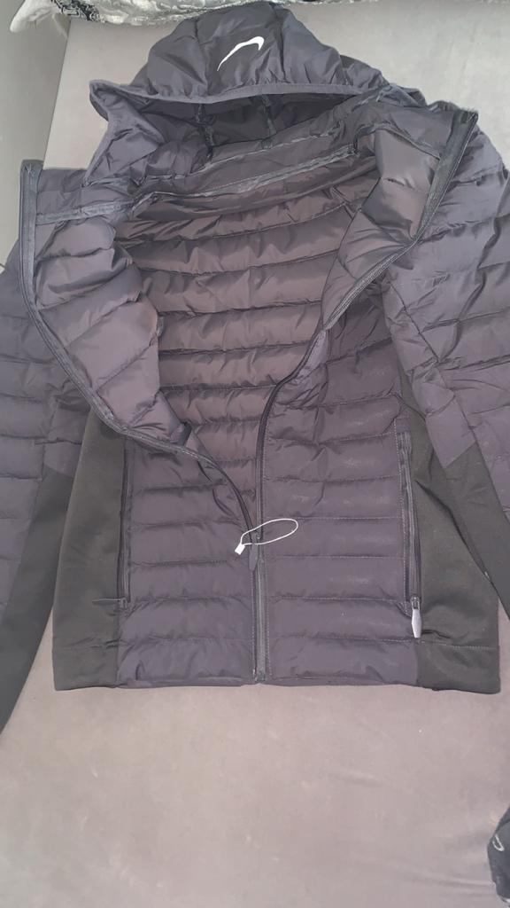Niewe nike jas maat m, Ophalen of Verzenden, Nieuw, Maat 48/50 (M), Grijs