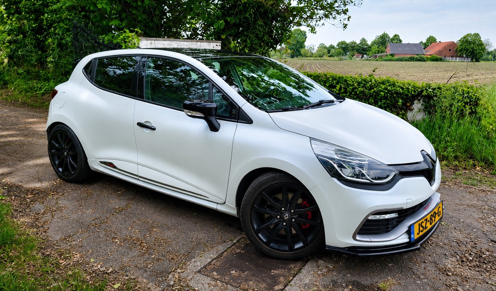 Renault Clio 4 RS Trophy EDC – Phase 2 | 220 PK, 2016, 1618 cc, 4 cilinders, USB, Wit